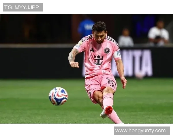 肌肉力量与足球技巧完美结合的顶级球星揭秘